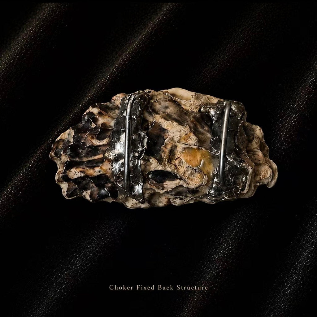 Standard choker rear-attachment reference showing the natural shell back; actual shell varies.