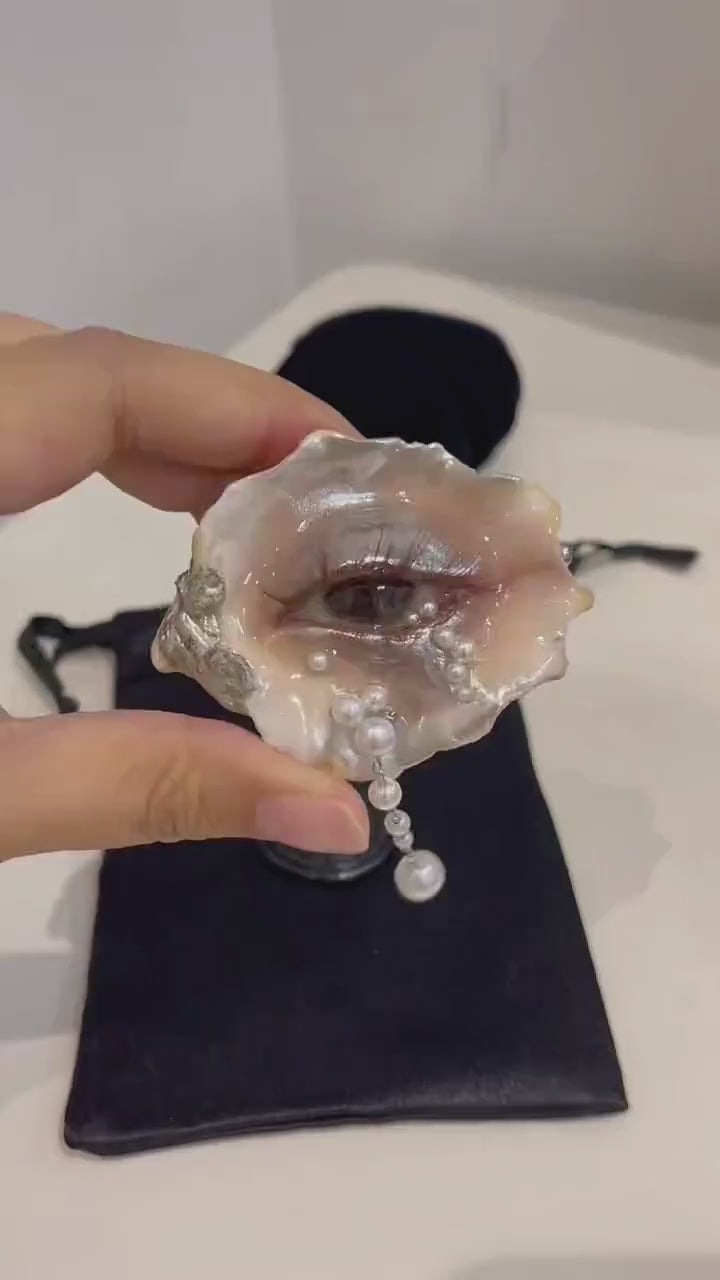 Brown Smoky Oyster Eye Brooch — product video