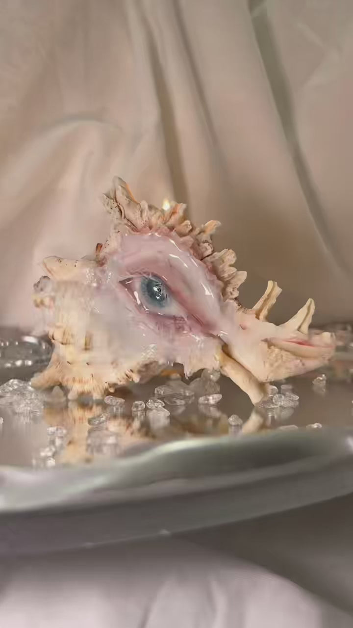 SF007 series candle-holder demonstration — SF007-1 colourway shown; SF007-2 is the emerald-green-eye version
